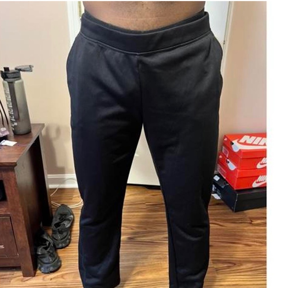 Very nice champion black sweat pants 
#girlsweats #gympants #mensweatpants